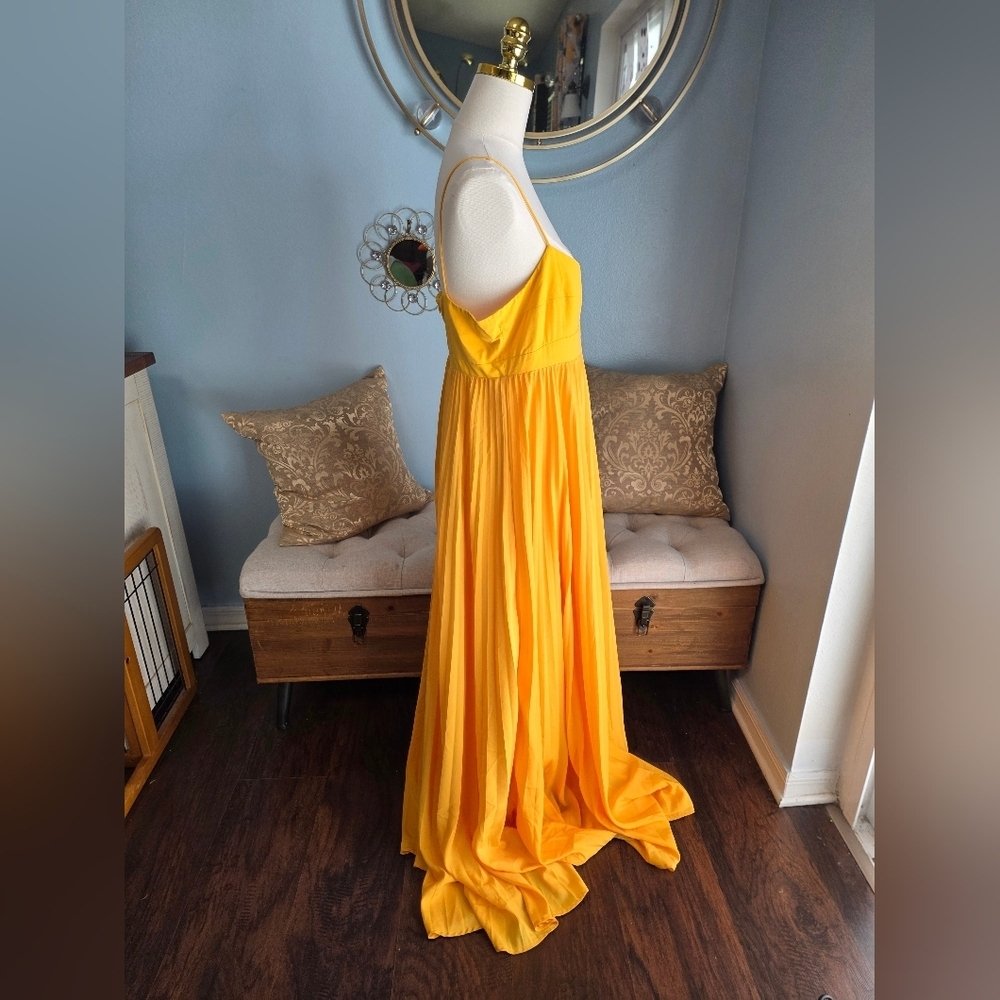 Obando Honeycomb Gown - Picture 6 of 7